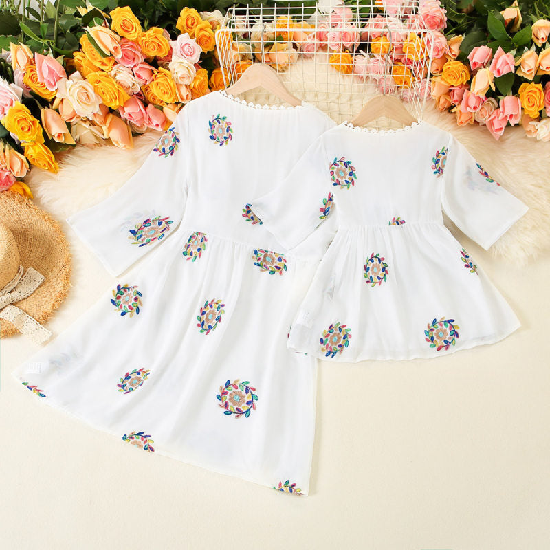 Vestido de Gasa Bordada para Mamá e Hija
