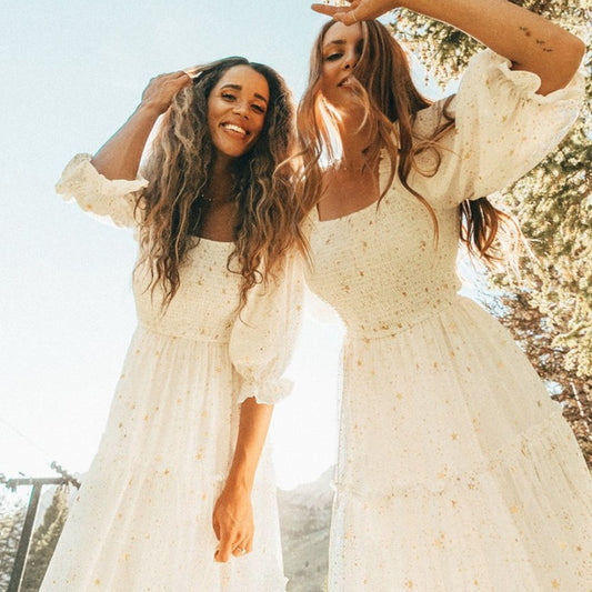 <tc>فساتين الاميرة مع طباعة نجوم بيضاء مطابق للأم والأبتة بأكمام فانوس مطبوعة</tc>