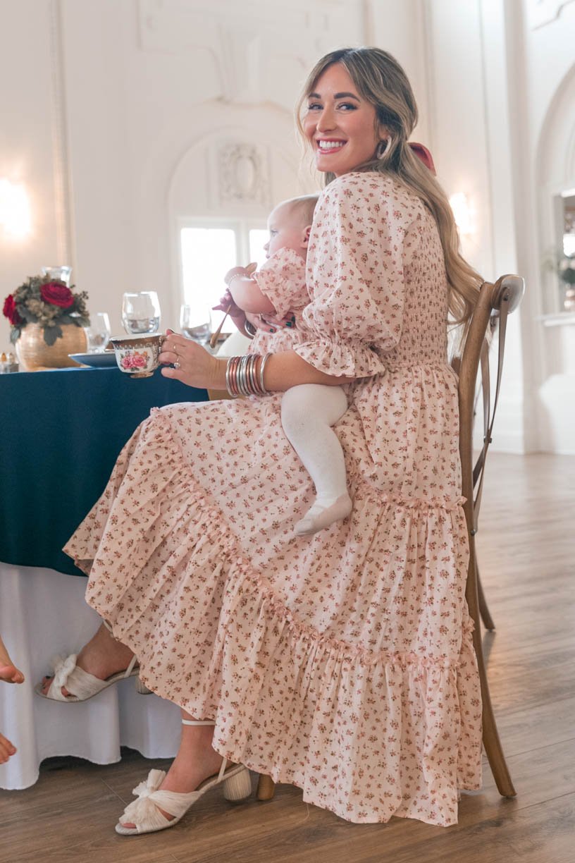 Vestidos de princesa a juego con manga farol y estampado floral rosa6