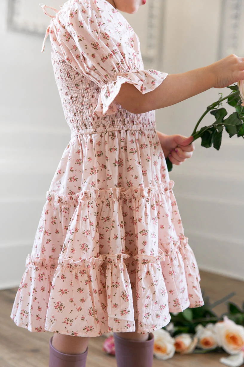 Vestidos de princesa a juego con manga farol y estampado floral rosa6