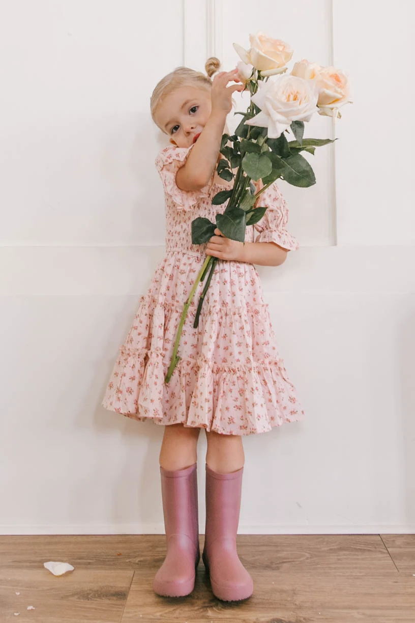 Vestidos de princesa a juego con manga farol y estampado floral rosa6
