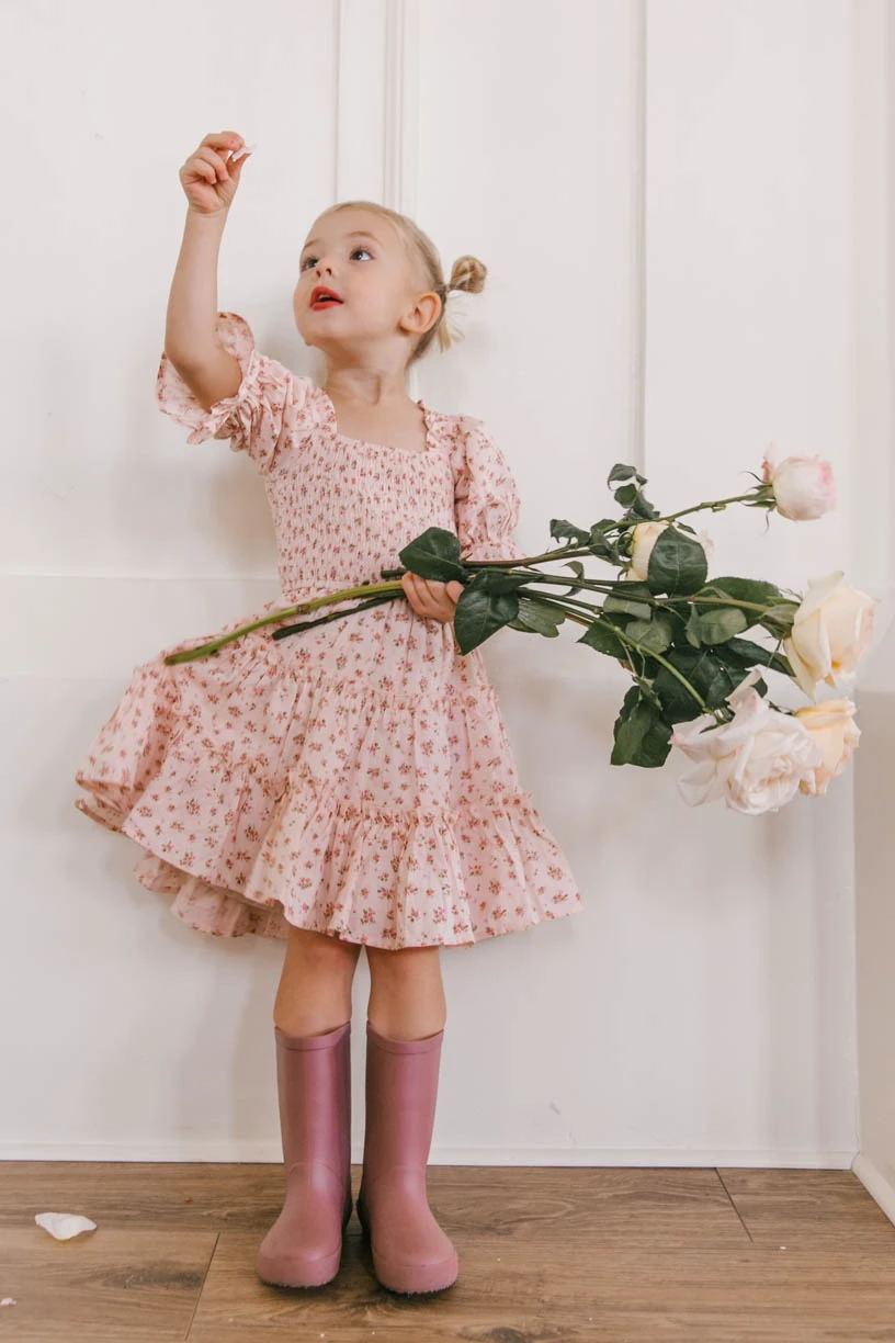 Vestidos de princesa a juego con manga farol y estampado floral rosa6