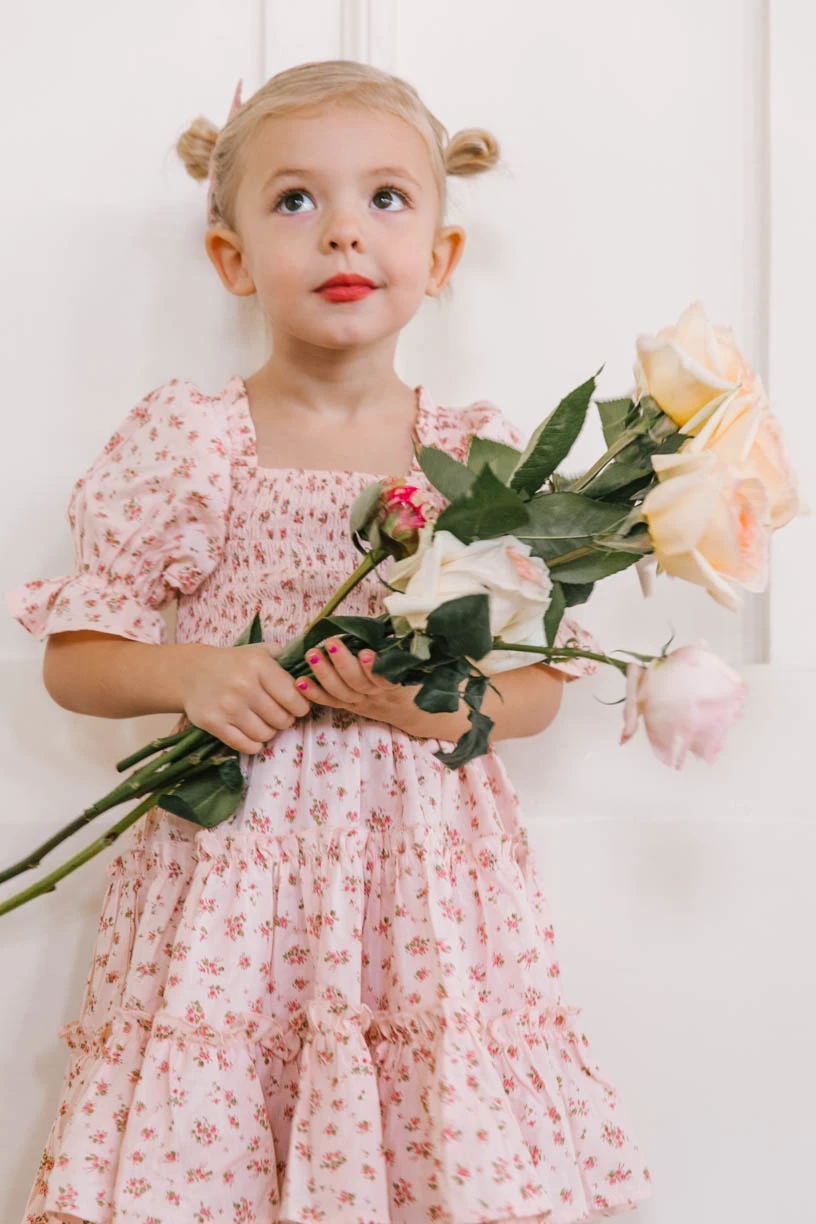 Vestidos de princesa a juego con manga farol y estampado floral rosa6