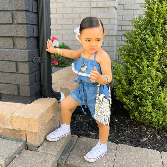 طفل رضيع حللا الفتيات